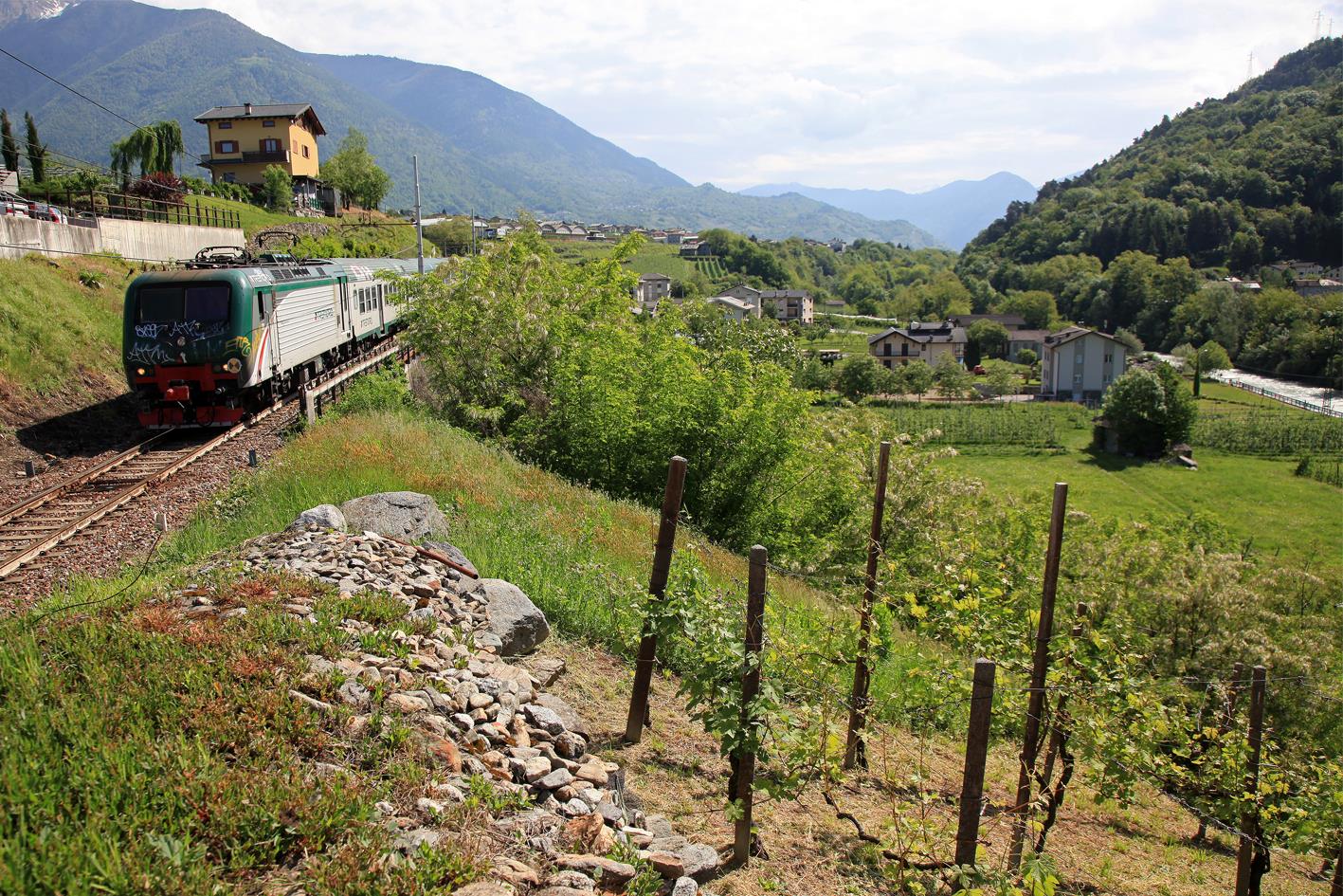 |treno alla stazione di lierna|stazione ardenno