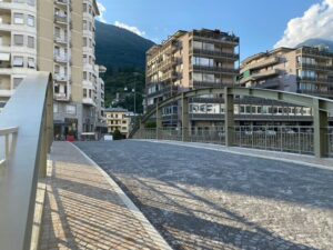 |||||colorina uomo travolto e ucciso dal treno.