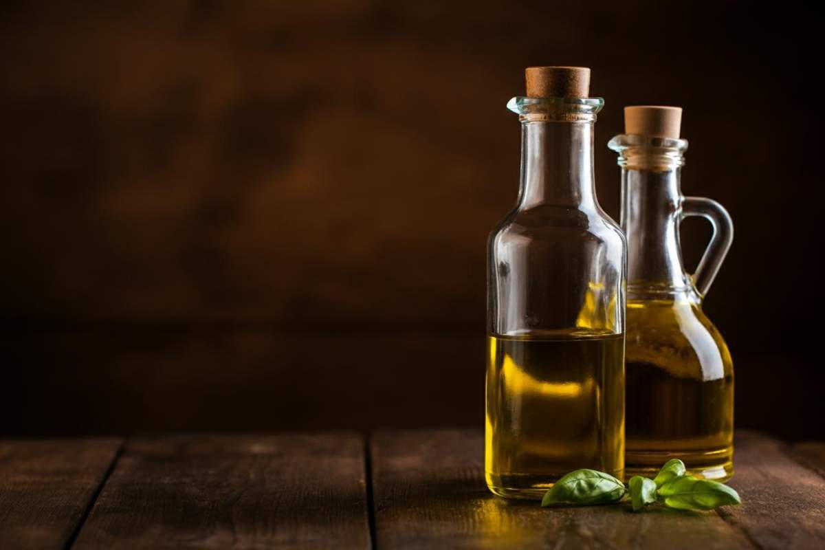 Miscela aceto e olio|Pulizia mobili in legno