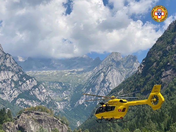alpinista precipita in val masino soccorso in parete e trasportato in ospedale