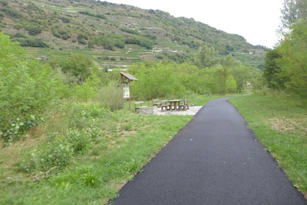 Asfalto nuovo per il Sentiero Valtellina nel tratto di Teglio