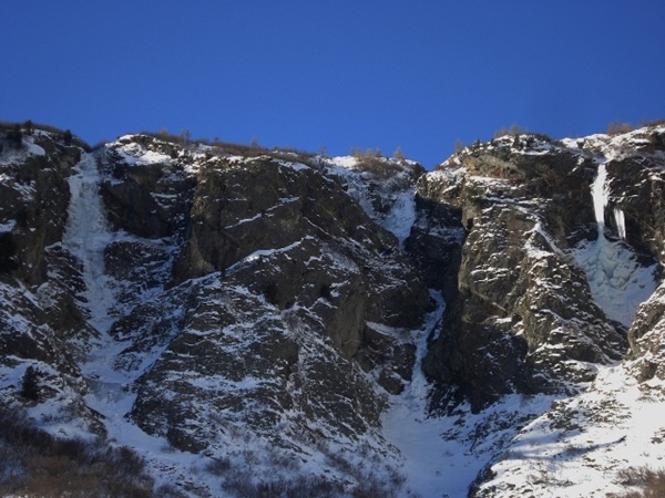 attenzione a catenelle e ramponcini su terreni innevati ripidi