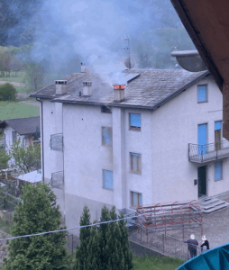 canne fumarie sporche tetti in fiamme