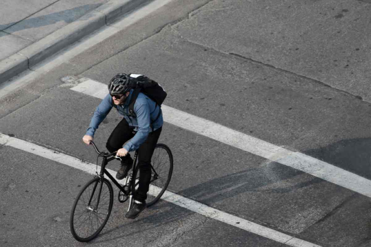 Ciclista città|Benzinaio|Benzinaio|Valmalenco|Valmalenco|Ciclista città