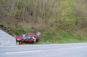 35enne finisce violentemente contro un muro