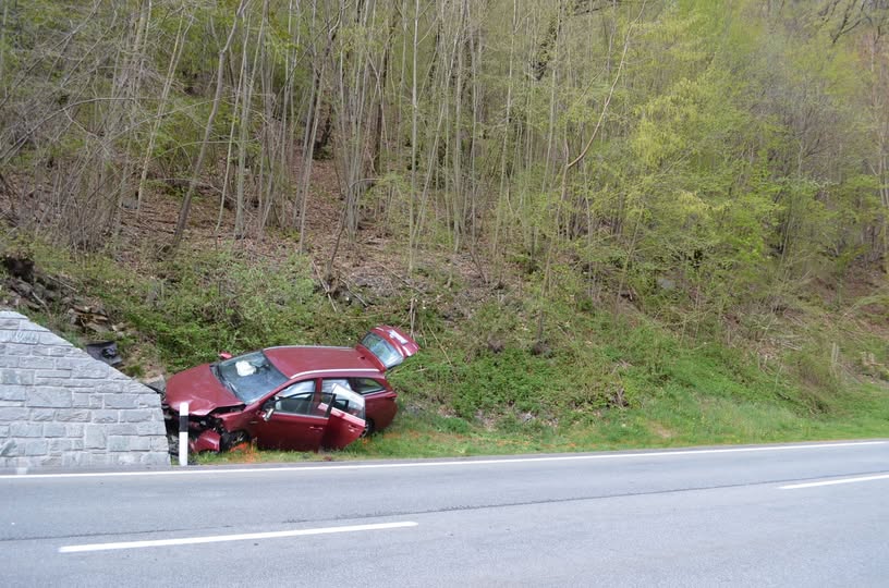 35enne finisce violentemente contro un muro