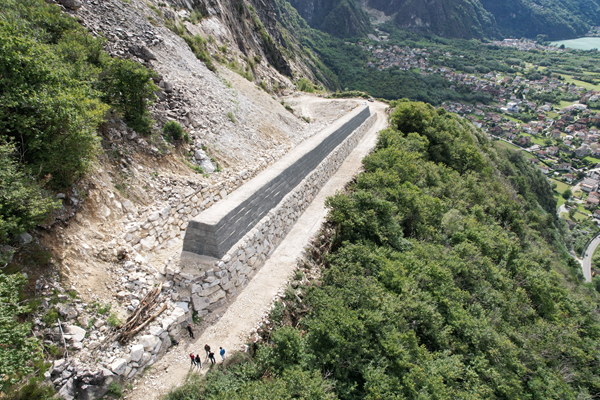 completato il rilevato paramassi a ganda grossa