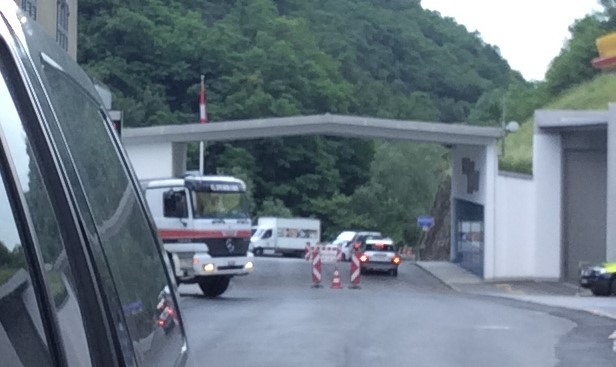 dogana svizzera in auto tutto quello che devi sapere sui controlli alla frontiera