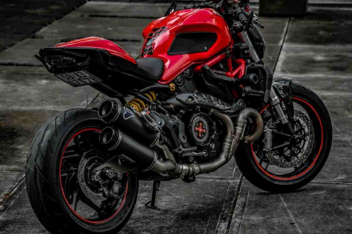 ducati-monster-11.10.2025-valtellinamobile.it_