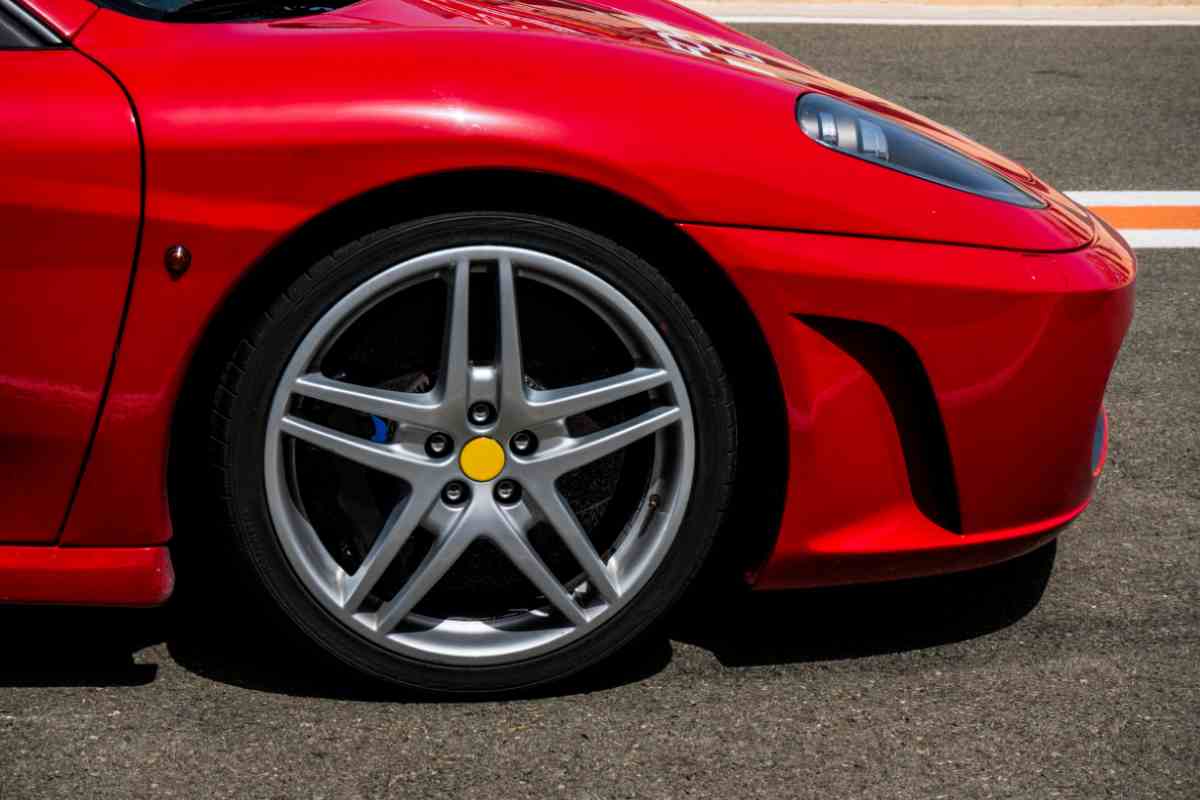 Ferrari auto|Pesca fiume|Auto nel fiume|Ferrari auto