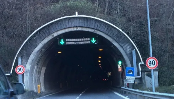 i veri limiti di velocità su strade e autostrade|