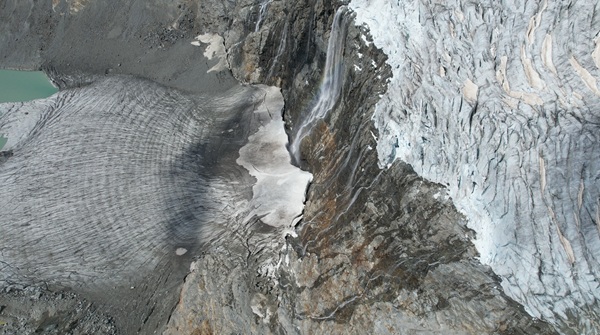 il ghiacciaio di fellaria si scioglie