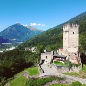 il sentiero dei castelli del tiranese