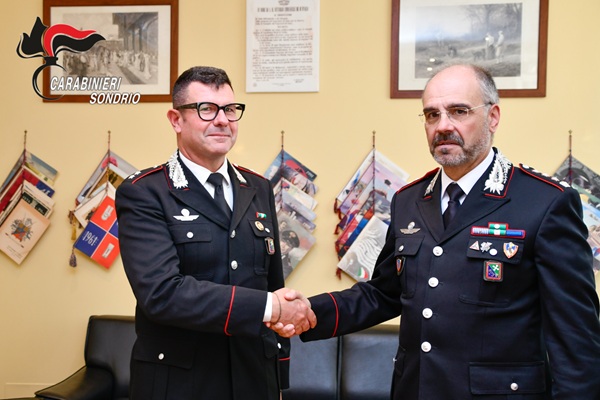 il tenente aldo leone nuovo comandante della compagnia dei carabinieri di chiavenna