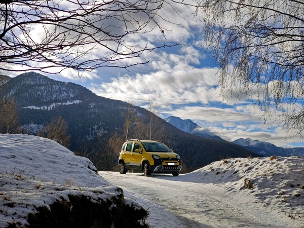 la differenza tra gomme invernali o catene a bordo