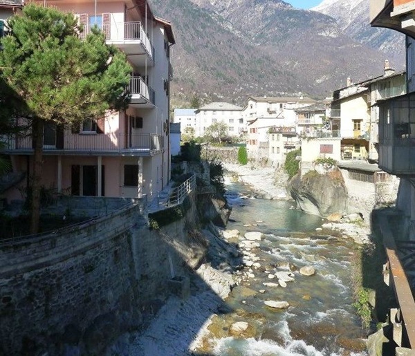 lieto fine per il cane bloccato nel fiume mera