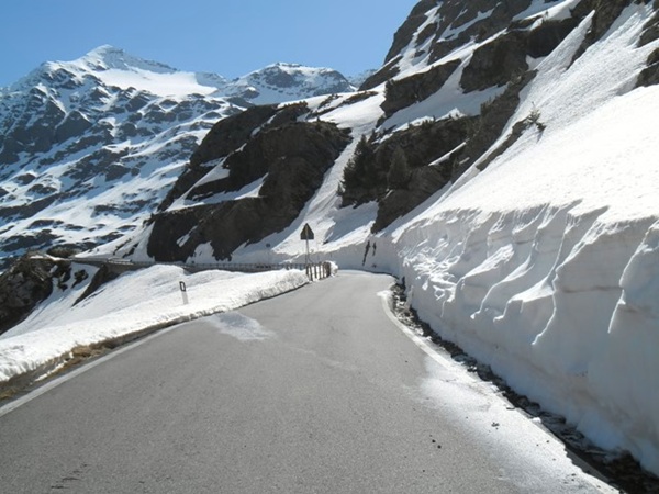 lo spettacolo del passo gavia a 3 giorni dalla carovana rosa