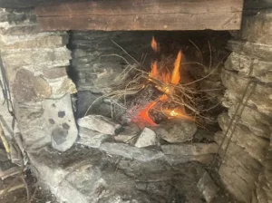 quale legna fa meno fumo nella stufa e nel camino