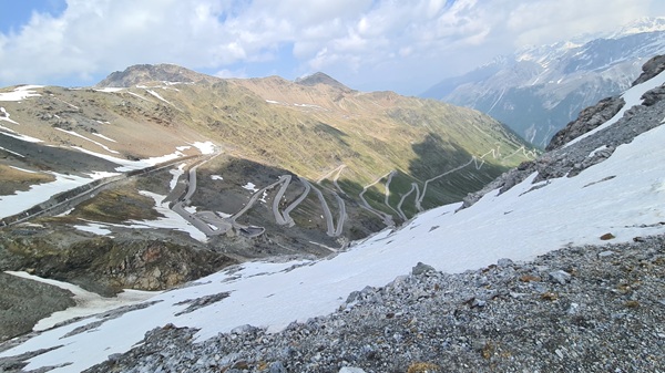 quanto nevica in giugno al passo stelvio