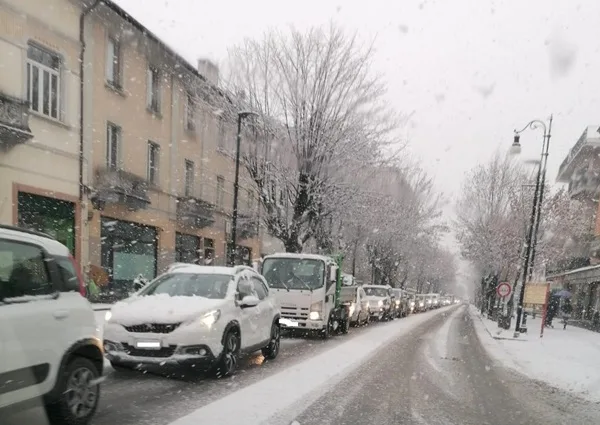 sale sulla neve