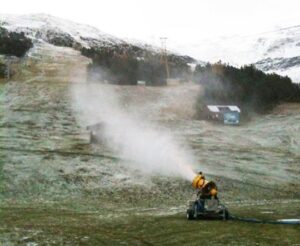 sciare tutto l'anno il costo della neve artificiale