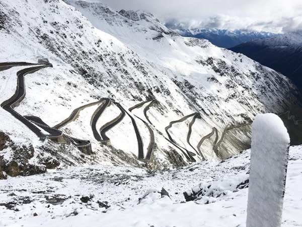scopri i tre versanti dello stelvio|