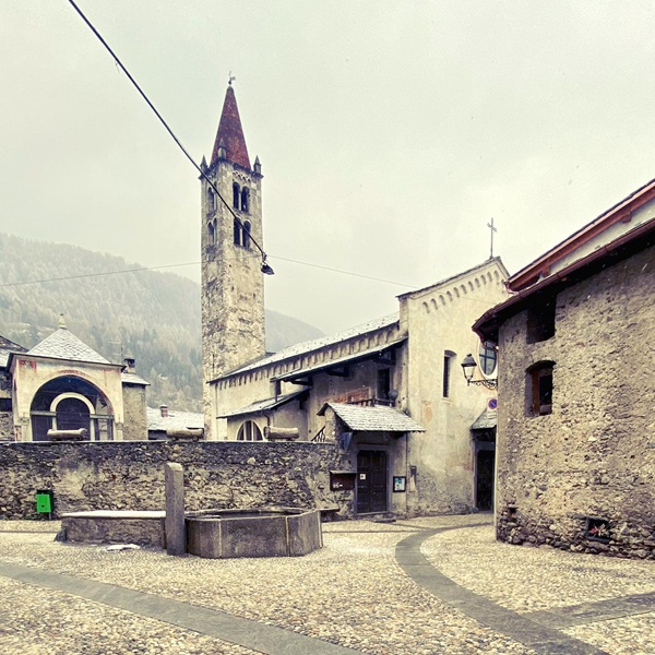 scorci caratteristici del centro storico di grosio