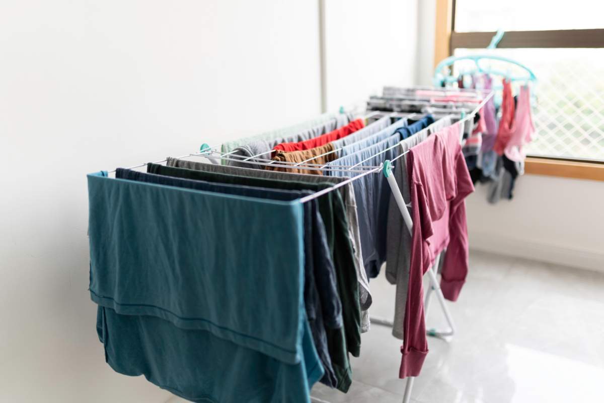 Donna piega vestiti Donna piega vestiti