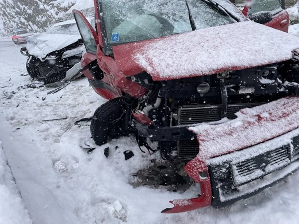 tre feriti nello scontro frontale sul maloja