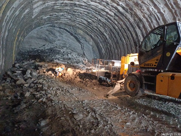 questa mattina la prima volata nella galleria comacina