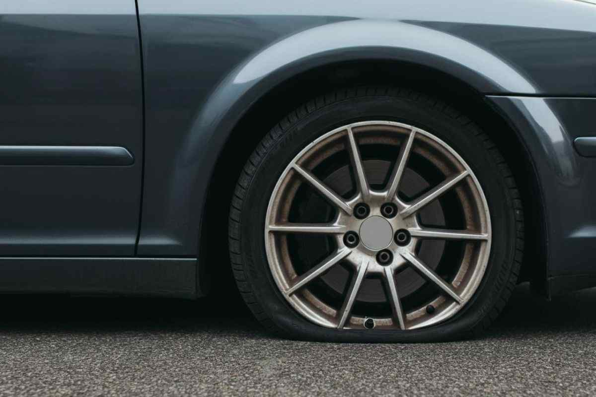 Auto ruote sgonfie|No ruote sgonfie