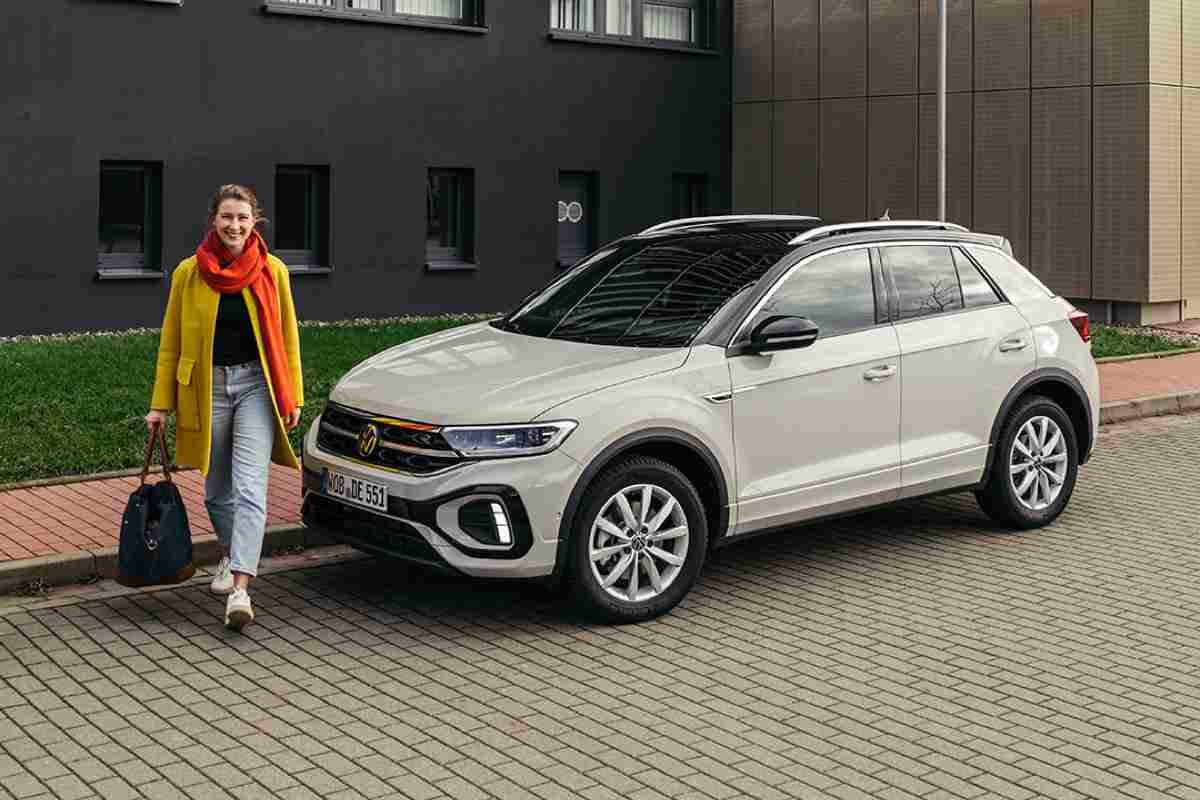 Donna guida auto|Volkswagen T-Roc Donna guida auto|Volkswagen T-Roc